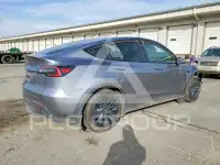 2024 Tesla Model Y фото