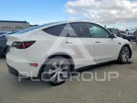2024 Tesla Model Y фото