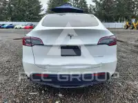 2024 Tesla Model Y фото