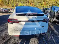 2024 Tesla Model X фото