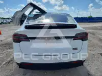 2024 Tesla Model X фото