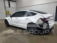 2024 Tesla Model 3 фото
