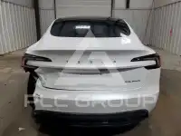 2024 Tesla Model 3 фото