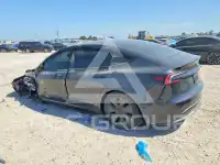2024 Tesla Model 3 фото