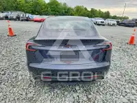 2024 Tesla Model 3 фото