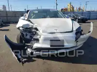 2024 Tesla Model 3 фото