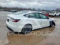 2024 Tesla Model 3 фото