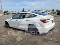 2024 Tesla Model 3 фото