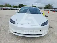 2024 Tesla Model 3 фото