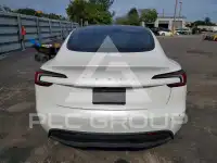 2024 Tesla Model 3 фото
