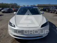 2024 Tesla Model 3 фото