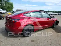 2024 Tesla Model 3 фото