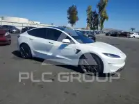 2024 Tesla Model 3 фото