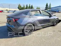 2024 Tesla Model 3 фото