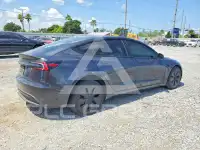 2024 Tesla Model 3 фото