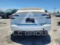 2024 Tesla Model 3 фото