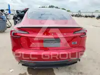 2024 Tesla Model 3 фото