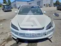 2024 Tesla Model 3 фото