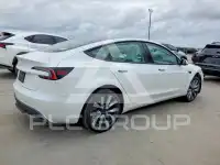 2024 Tesla Model 3 фото