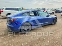 2024 Tesla Model 3 фото
