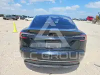 2024 Tesla Model 3 фото