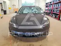 2024 Tesla Model 3 фото