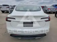 2024 Tesla Model 3 фото