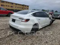 2024 Tesla Model 3 фото