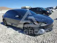 2024 Tesla Model 3 фото