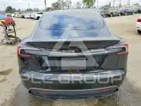 2024 Tesla Model 3 фото