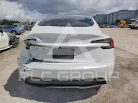 2024 Tesla Model 3 фото