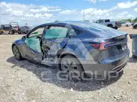 2024 Tesla Model 3 фото