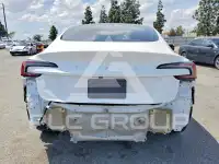 2024 Tesla Model 3 фото