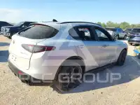 2024 Alfa Romeo Stelvio photo