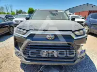 2024 Toyota Highlander photo