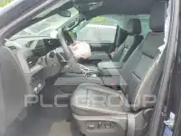 2025 Chevrolet Suburan photo