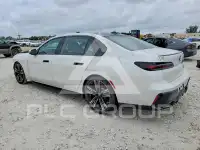 2025 BMW 740 фото