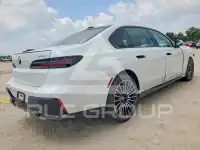 2025 BMW 740 фото
