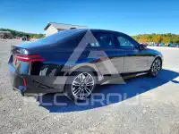 2025 BMW 550 фото