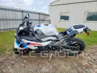 2025 BMW S1000 photo