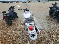 2025 Suzuki VL фото