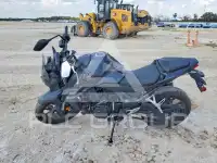 2025 Honda CB фото