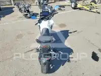 2025 Honda CB фото