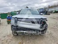 2025 Rivian R1T photo