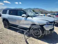 2025 Rivian R1S фото