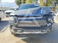 2025 Rivian R1S photo