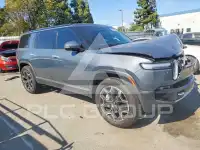 2025 Rivian R1S photo