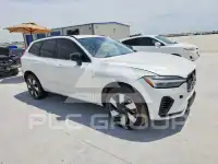 2025 Volvo XC60 photo