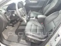 2025 Volvo XC40 фото