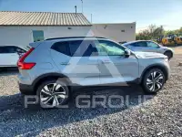 2025 Volvo XC40 фото